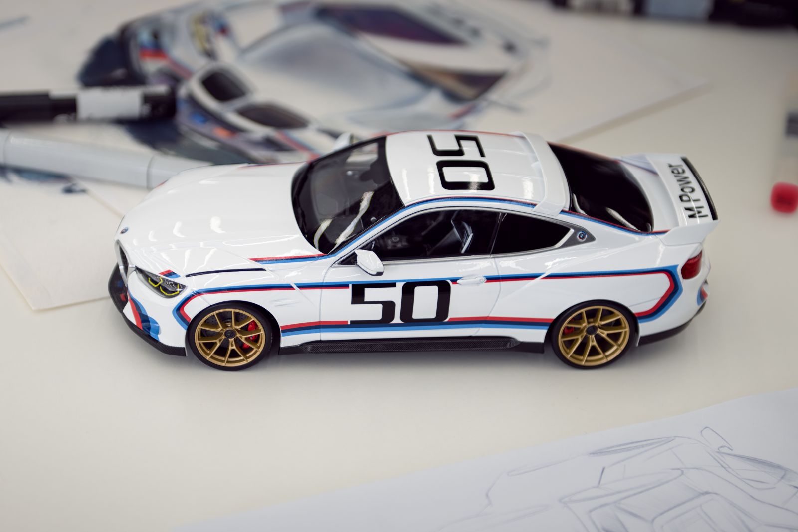 BMW 3.0 CSL模型車1:18，原車色模型